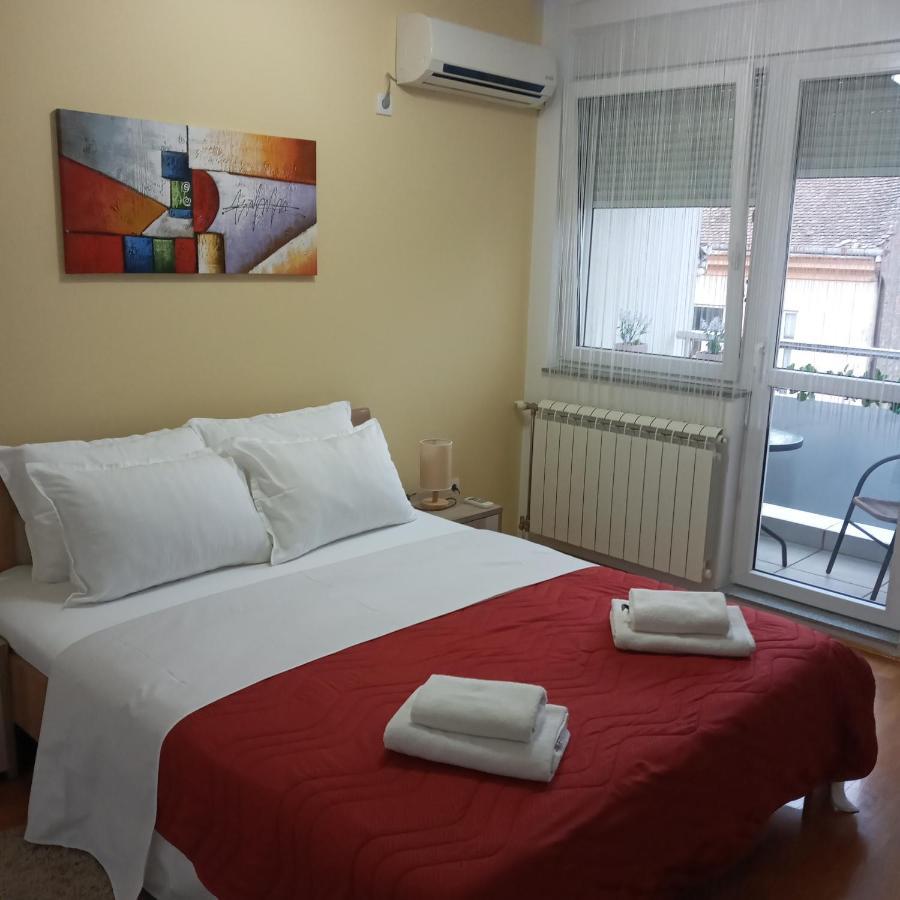 Angellina Apartmani สเรมสกา มิโตรวิตซา ภายนอก รูปภาพ